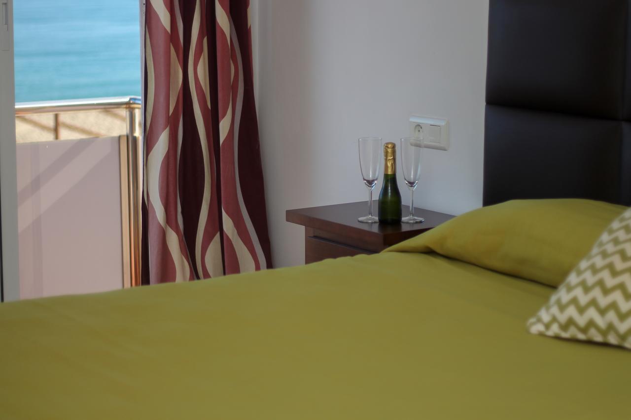 Hostal Esperanza Benajarafe Buitenkant foto