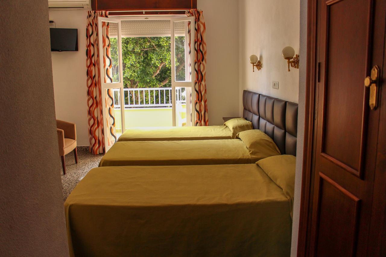 Hostal Esperanza Benajarafe Buitenkant foto
